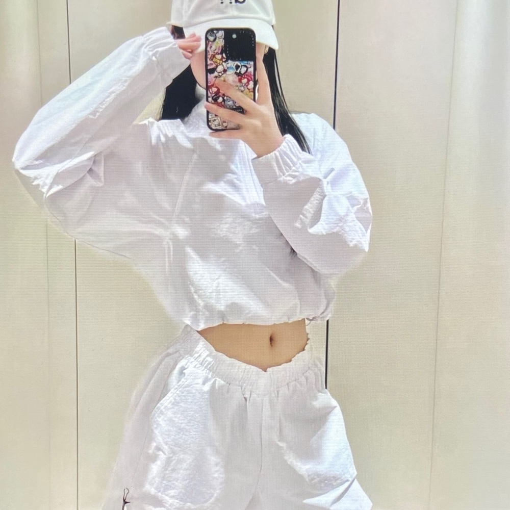 ALO Yoga White Lightweight Pullover Jacket and Elastic Waist Shorts Set - Picture 3 of 5